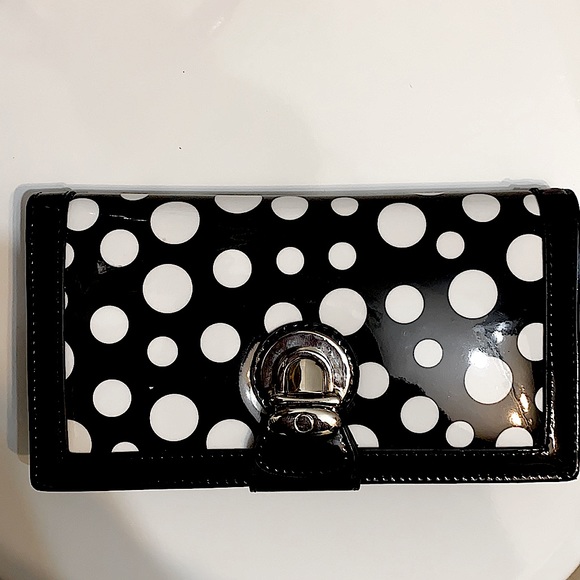 COPY - Black and white purse with matching billfold - Picture 2 of 4